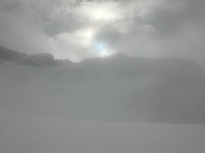 Petite Ciamarella (72).jpg - Le soleil a du mal  percer mais fond dj la neige frachement tombe